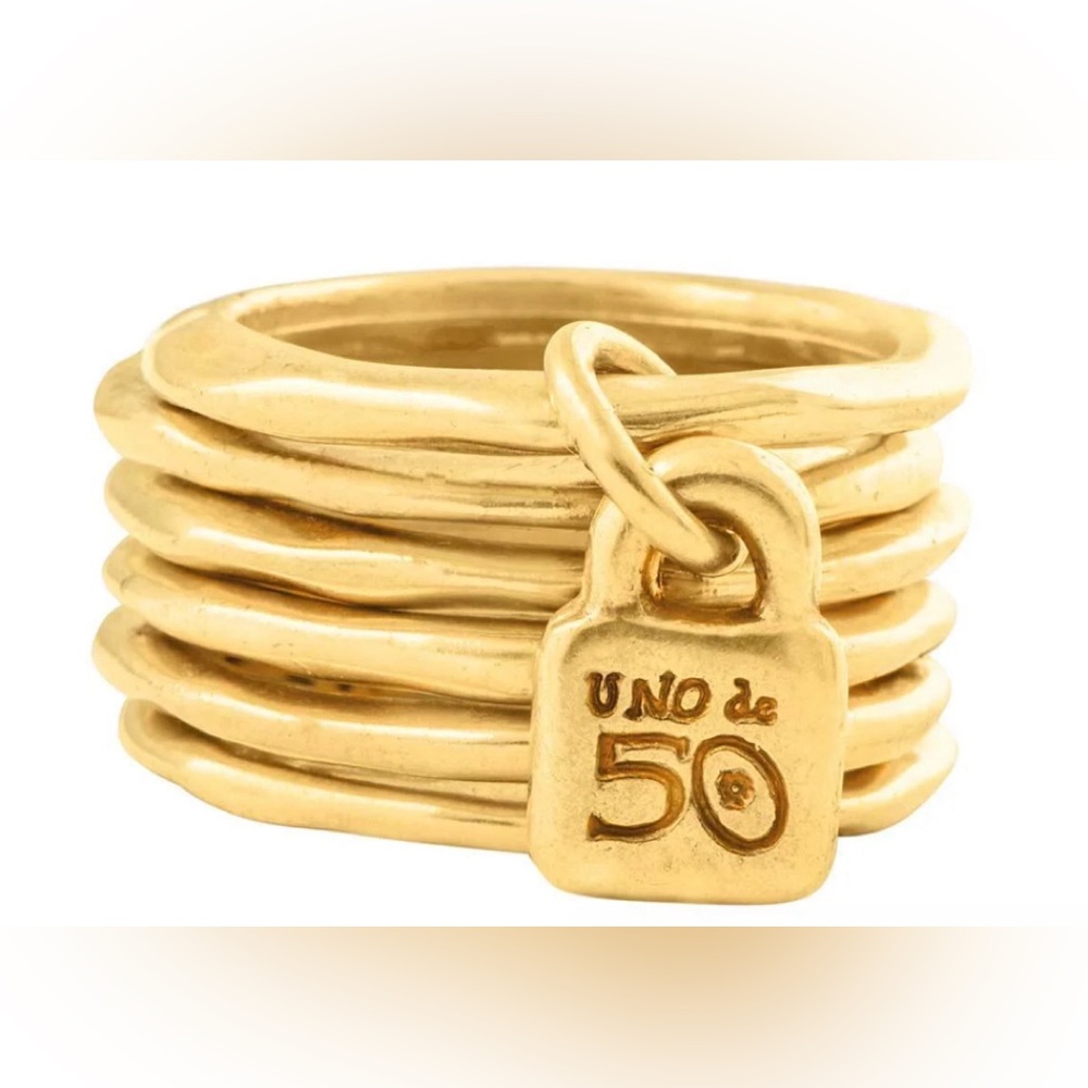 Prisoner - Uno de 50 Gold Stacking Ring
